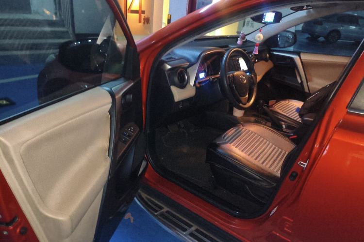 Used Toyota RAV4 2015 2.0L CVT Two-Wheel Drive Fashion Edition
