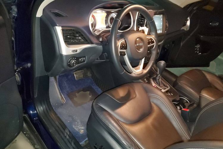 Used Jeep Cherokee 2016 2.4L Professional Smart Version