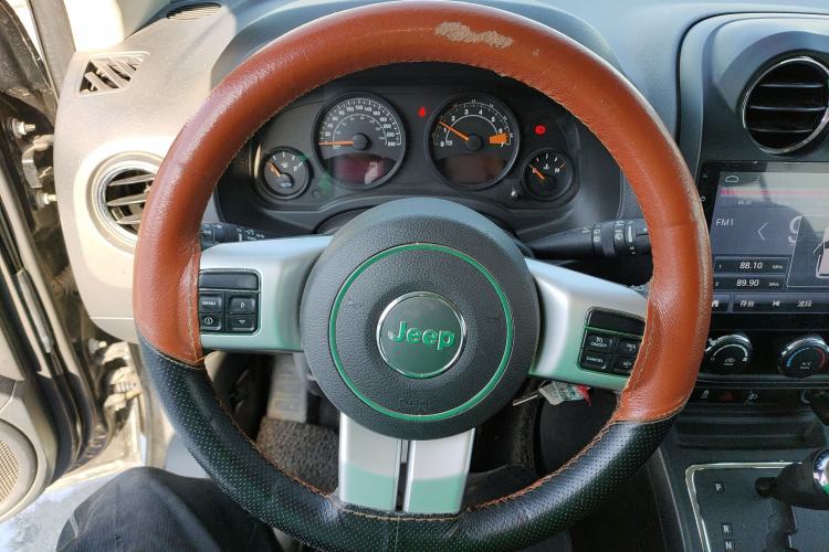 Used Jeep Compass 2015 2.0L two-wheel drive sport version