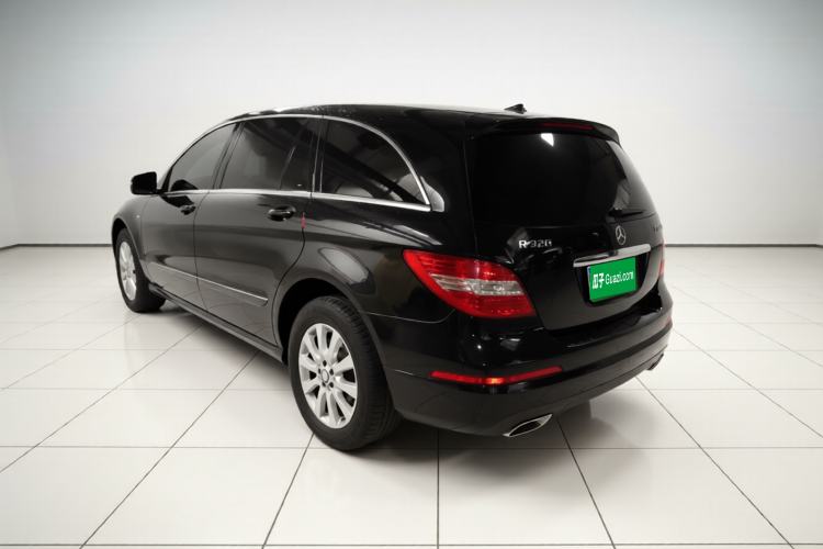 Used Mercedes-Benz R-Class 2017 R 320 4MATIC Business Edition Prestige Model Exterior 3