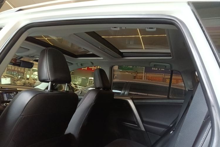 Used Toyota RAV4 2016 2.5L Automatic 4x4 Elite Edition Headliner