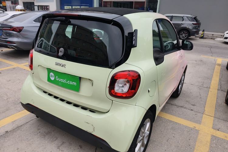 Used smart fortwo 2015 1.0L 52 kW hardtop Dynamic version Rear Right 45 Deg