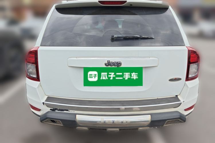 Used Jeep Compass 2013 2.4L four-wheel-drive sport version Rear