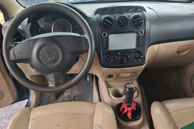 Used Wuling Hongguang 2010 1.4L Luxury Model Center Console