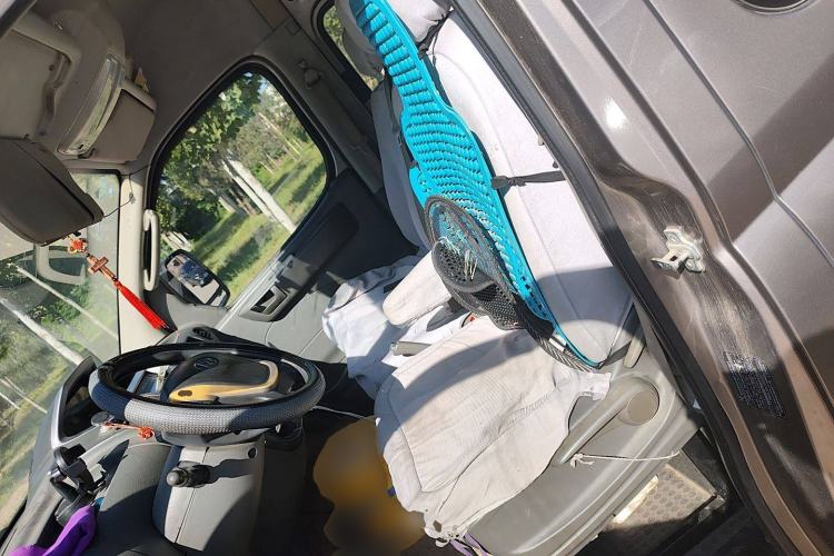 Used SAIC MAXUS Xintu V80 2017 2.5T 5-Speed Manual Aoyuntong National V Long Wheelbase Mid-Roof 6-10 Seater
