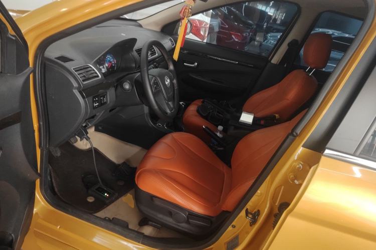 Used Dongfeng Fengon 370 2016 1.5L Manual Luxury Version SFG15-05 7 Seats