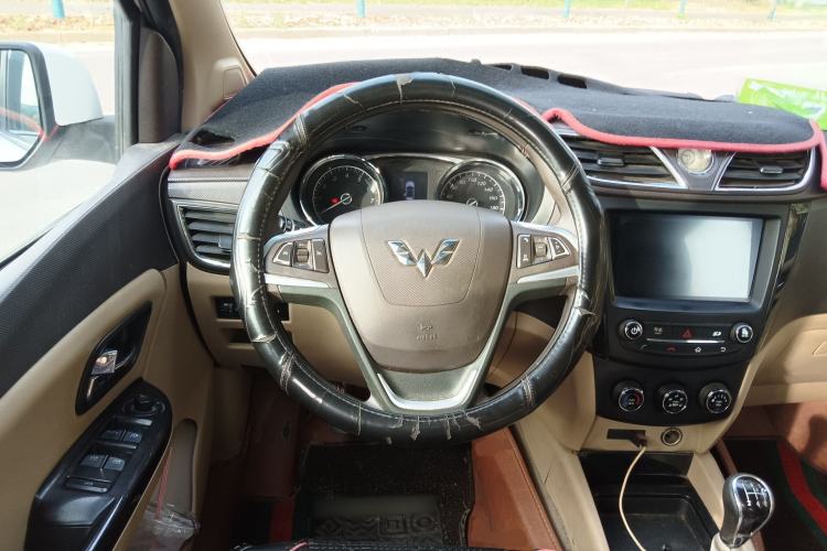 Used Wuling Hongguang 2016 1.5L S1 Deluxe Model China V-standard
