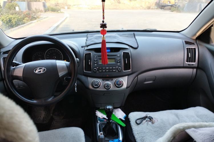 Used Hyundai Celesta 2011 1.6L Manual Comfort Edition Center Console