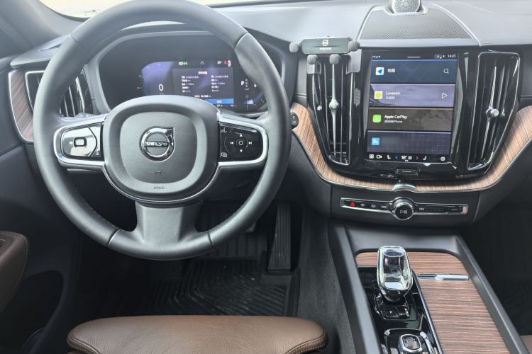 Used Volvo XC60 2023 B5 4x4 Smart Luxury Edition
