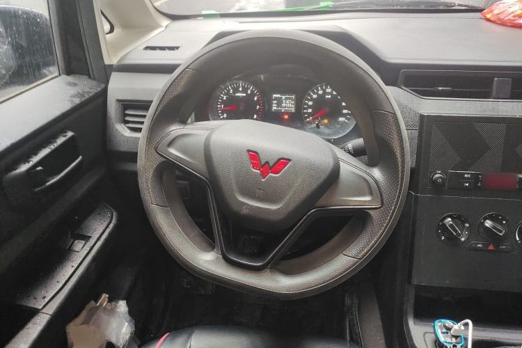 Used Wuling Hongguang PLUS 2020 1.5L Manual Standard Edition 5 Seats