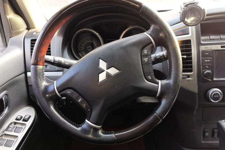 Used Mitsubishi Pajero 2016 3.0L Automatic Prestige Version China V Standard
