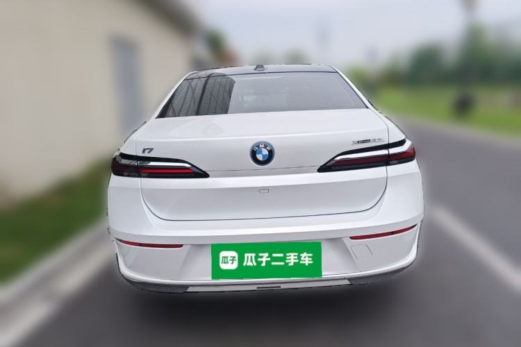 Used BMW i7 2023 xDrive60L Luxury Package
