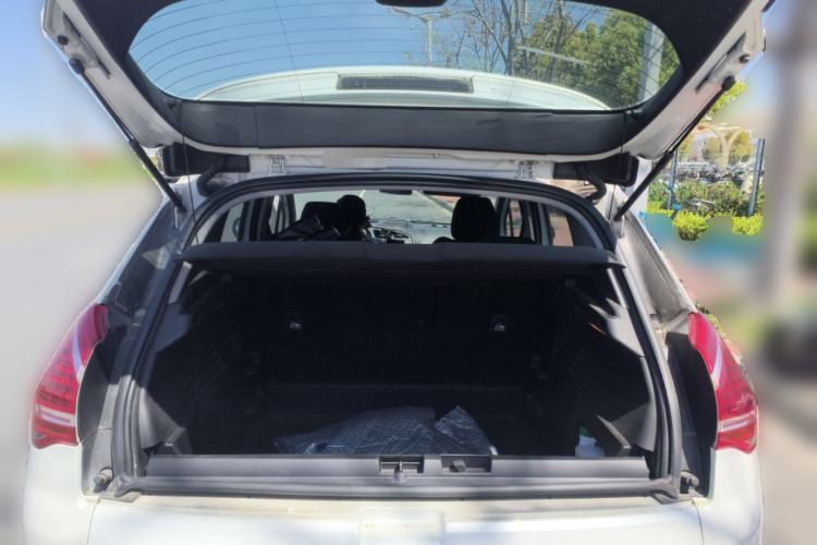 Used Peugeot 3008 2015 2.0L Automatic Classic Edition Trunk