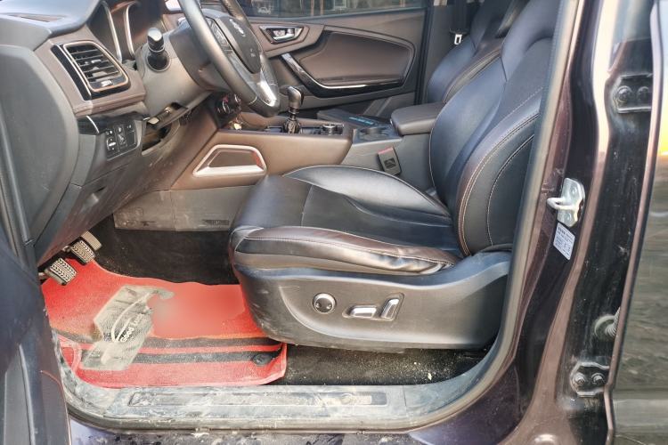 Used Zxauto Terralord 2019 2.5T Passenger Version Diesel Two-Wheel Drive Manual Ultra-Luxury Trim with Dual Features
