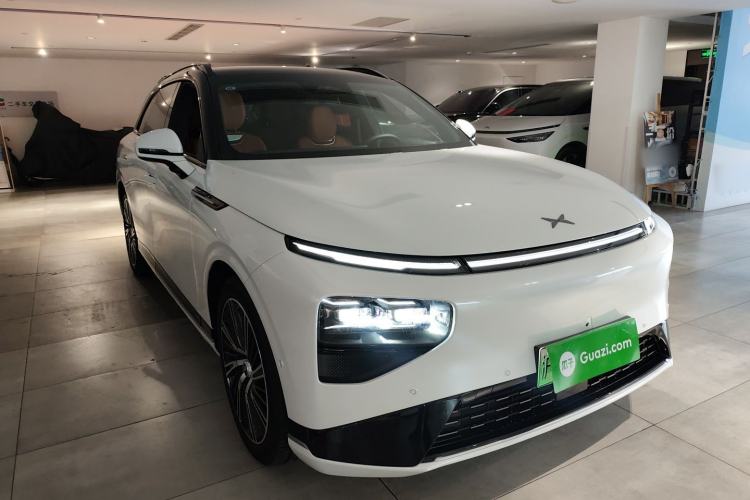 Used XPeng G9 2025 725 with Ultra-Long Range Max Front Right 45 Deg