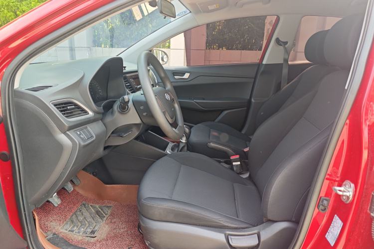 Used Hyundai Verna (new generation) 2016 1.4L Manual Cool Edition GLS Interior 2