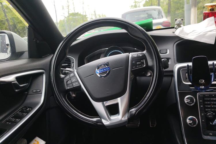 Used Volvo S60 2015 T5 Personalized Sport Edition Steering Wheel