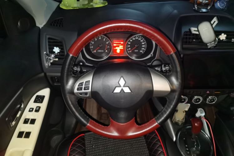 Used Mitsubishi ASX 2013 2.0L CVT Two-Wheel Drive Elite Edition Steering Wheel