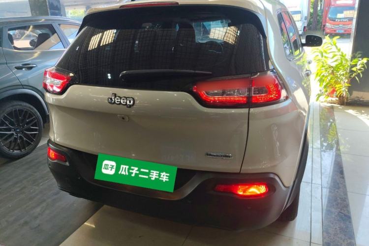 Used Jeep Cherokee 2016 2.0L Superior Edition
