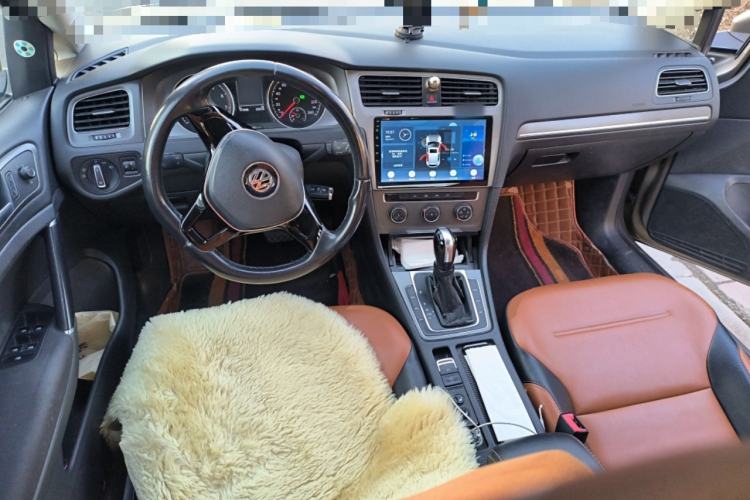 Used Volkswagen Golf 2016 1.6L Automatic Comfort Model Center Console