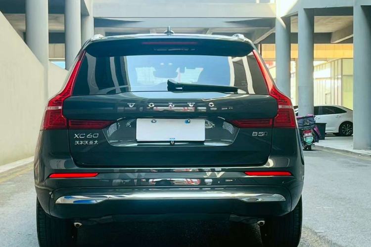 Used Volvo XC60 2022 B5 4x4 Smart Luxury Edition Exterior 2