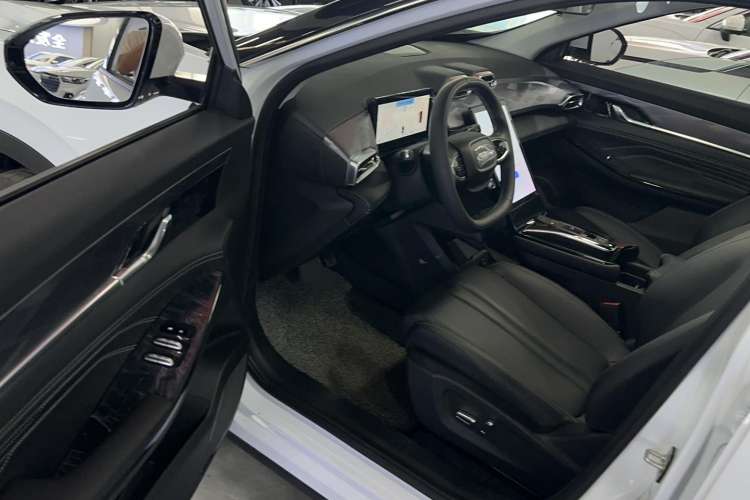 Used Dongfeng Aeolus Mage 2024 HONOR Edition DH-i 1.5T Luxury Model
