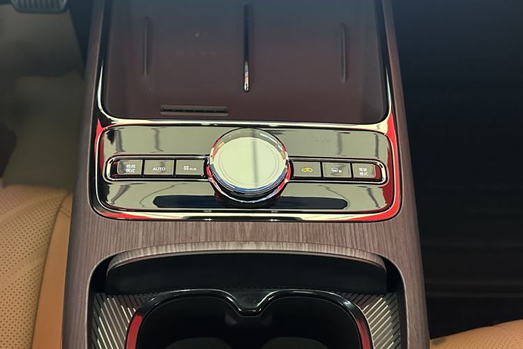 Used Geely Galaxy Galaxy 8 2025 130km EM-P Exploration Edition
