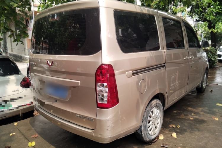 Used Wuling Rongguang V 2018 1.5L Standard Version
