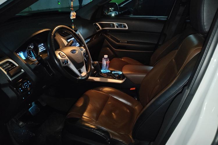 Used Ford Explorer 2013 3.5L Deluxe Model
