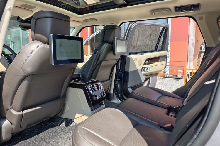 Used Land Rover Range 2022 3.0 L6 400 PS Classic Extended Version
