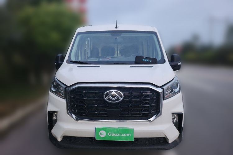 Used SAIC MAXUS Xintu V90 2024 ZhiJie 2.0T Manual Front-Wheel-Drive Short Wheelbase Mid-Roof Design with Single Rear Tire—5/6 Seater