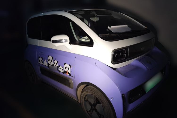 Used Baojun KiWi EV 2023 Edition Strawberry Bear Limited Edition Lithium Iron Phosphate
