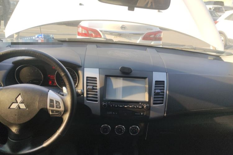 Used Mitsubishi Outlander 2012 Kicks 2.0 Sport Navigation Edition