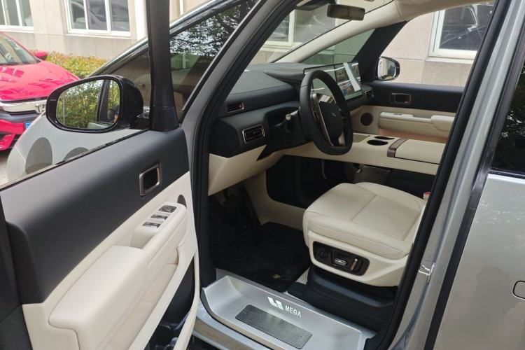 Used Li Auto MEGA 2025 Home Family Special Edition