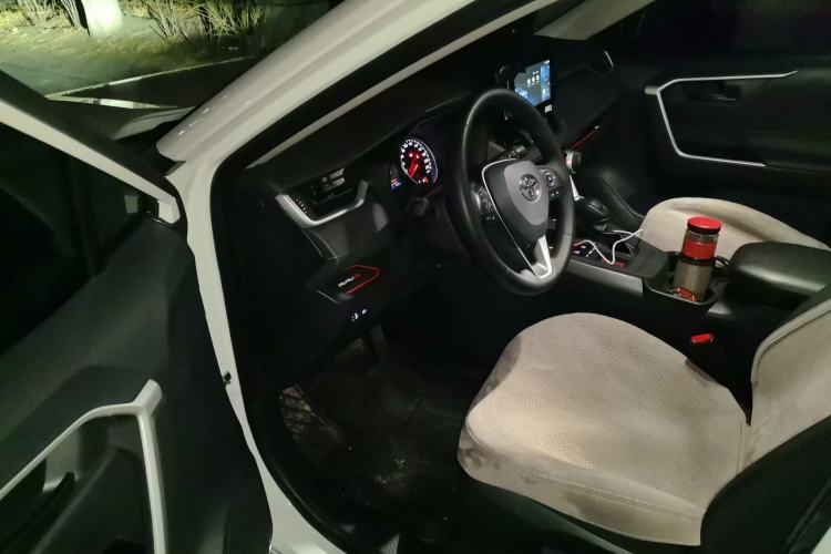 Used Toyota RAV4 2024 2.0L CVT Two-Wheel Drive Urban Edition Driver Seat