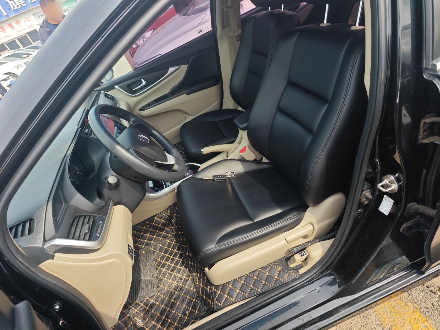 Переднее сиденье в автомобиле