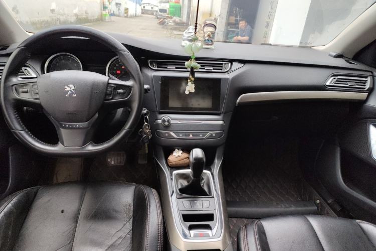 Used Peugeot 408 2015 1.2T Automatic Luxury Edition Center Console