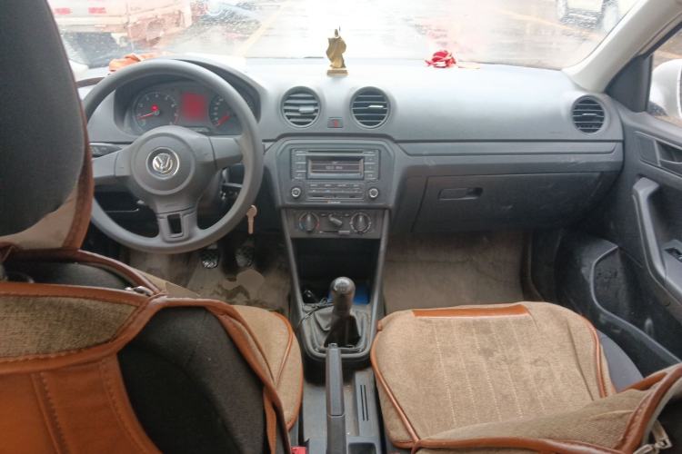 Used Volkswagen Jetta 2015 Zhuihui Edition 1.4L Manual Fashion Model Center Console