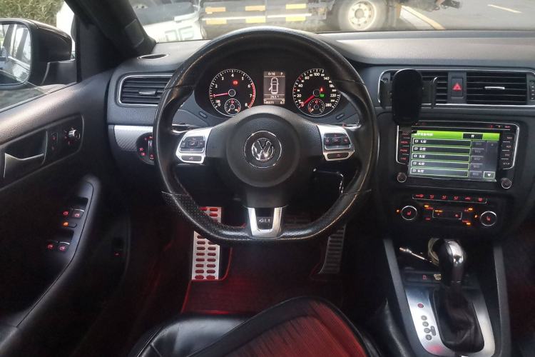 Used Volkswagen Sagitar 2013 2.0 TSI GLI Steering Wheel