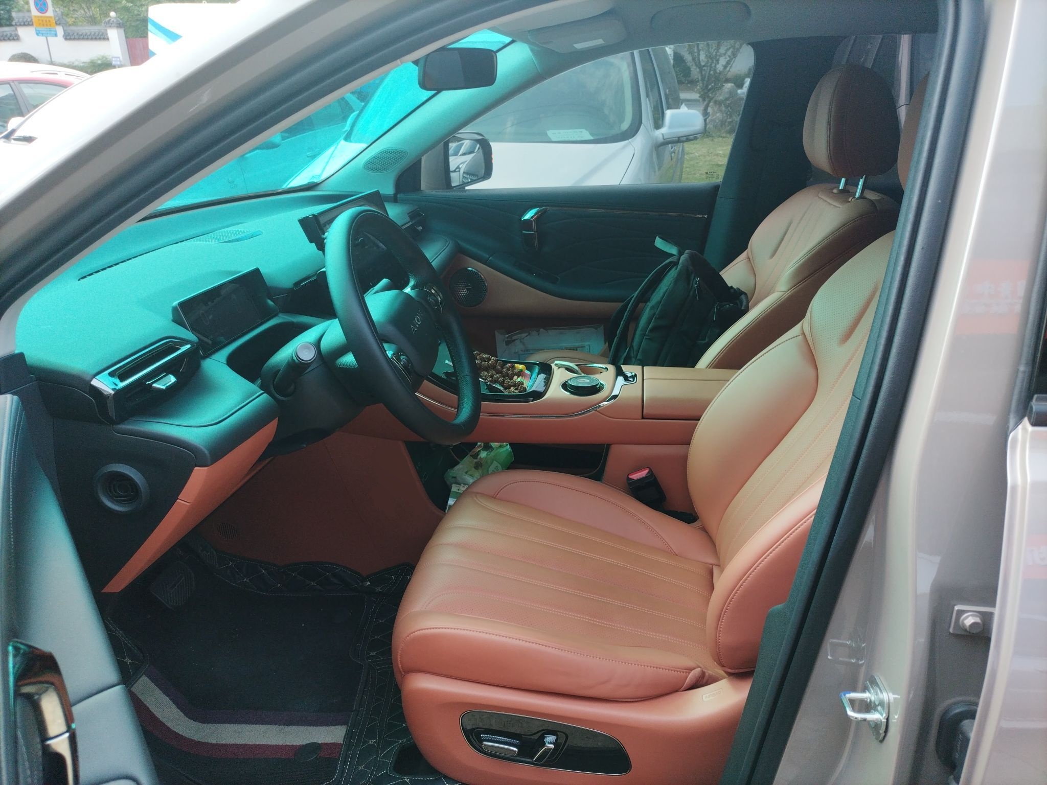 Переднее сиденье в автомобиле