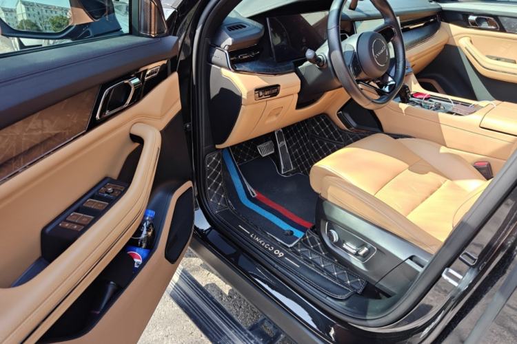 Used Lynk & Co 09 2021 2.0T Halo Six-Seater