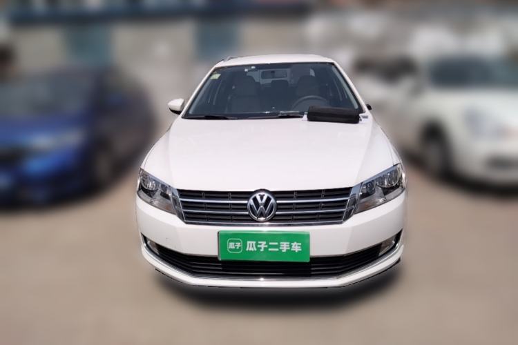 Used Volkswagen Gran Lavida 2013 1.6L Manual Fashion Model Front