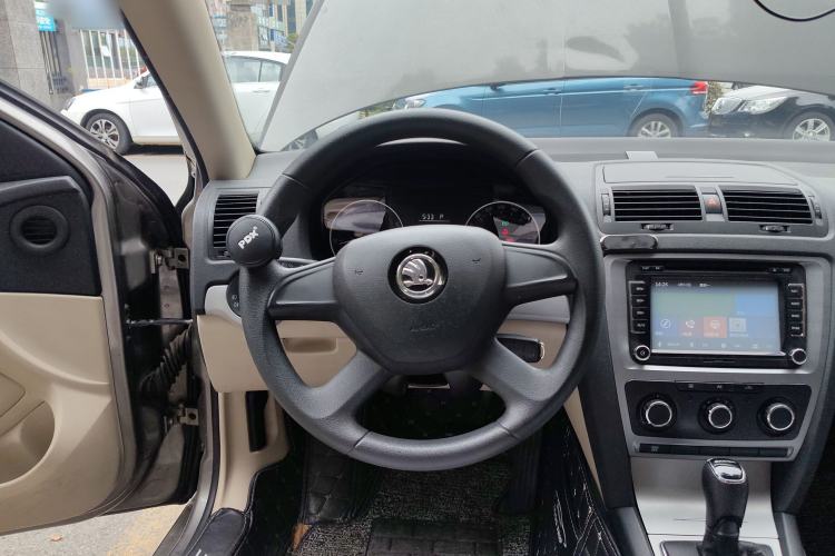 Used Skoda Octavia 2015 Classic Model 1.6L Automatic Yijie Version Steering Wheel