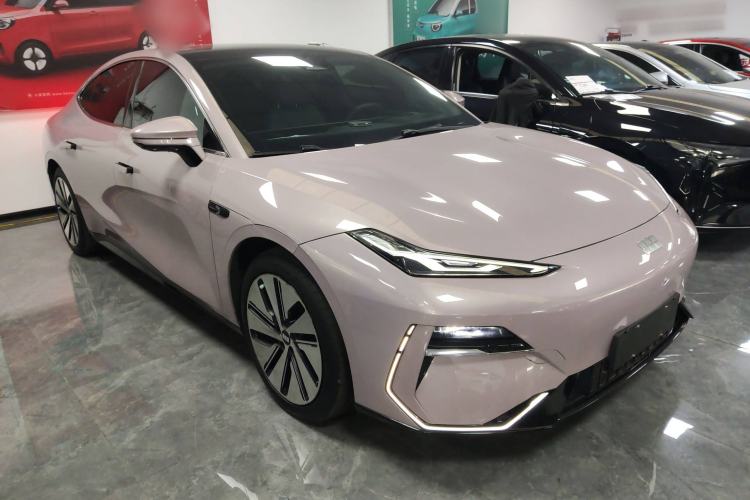 Used Geely Galaxy E8 2024 665 km Range Rear-Drive Starship Long-Range Version
