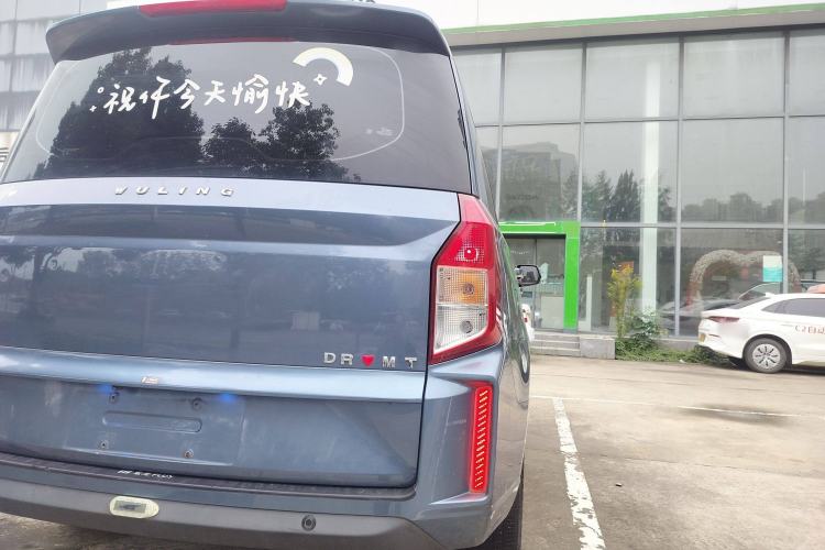 Used Wuling Hongguang PLUS 2020 1.5L Manual Comfort 7-Seater
