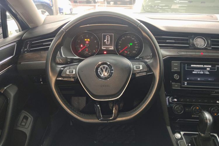 Used Volkswagen Magotan 2018 380TSI DSG Luxury Model Steering Wheel