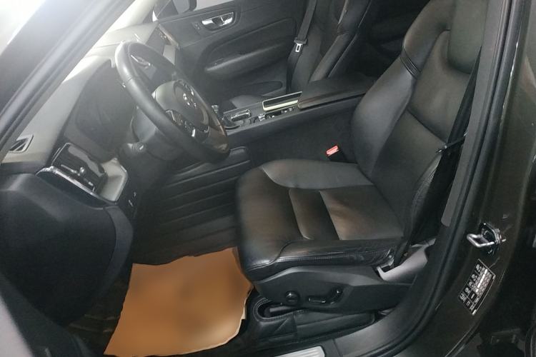 Used Volvo XC60 2019 T5 4x4 Zhiyuan Edition China VI Standard
