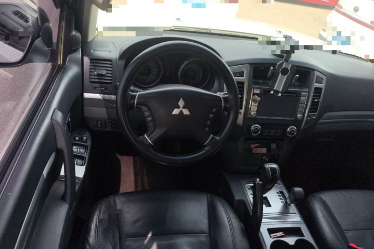 Used Mitsubishi Pajero 2015 3.0L Automatic Elite Edition China IV Standard Steering Wheel