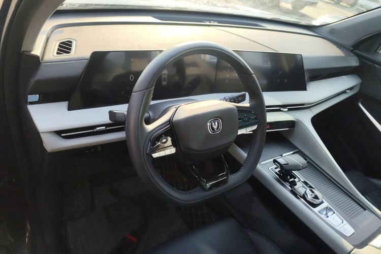 Used Changan CS75 PLUS 2024 3rd Generation Champion Edition 1.5T Intelligent Drive Dynamic Model
