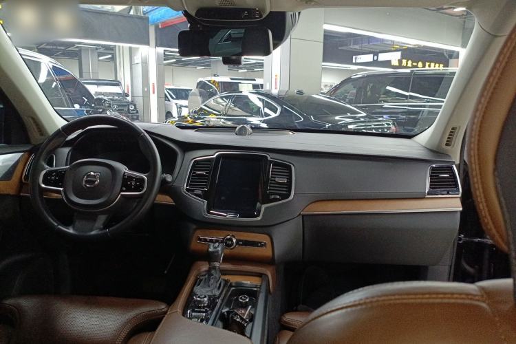 Used Volvo XC90 2018 T6 Prestige 7-Seater Center Console
